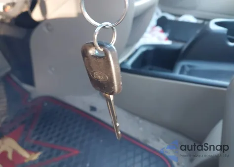 2004 Ford Escape Limited z USA, uszkodzony, nr VIN 1FMCU941X4KB19026